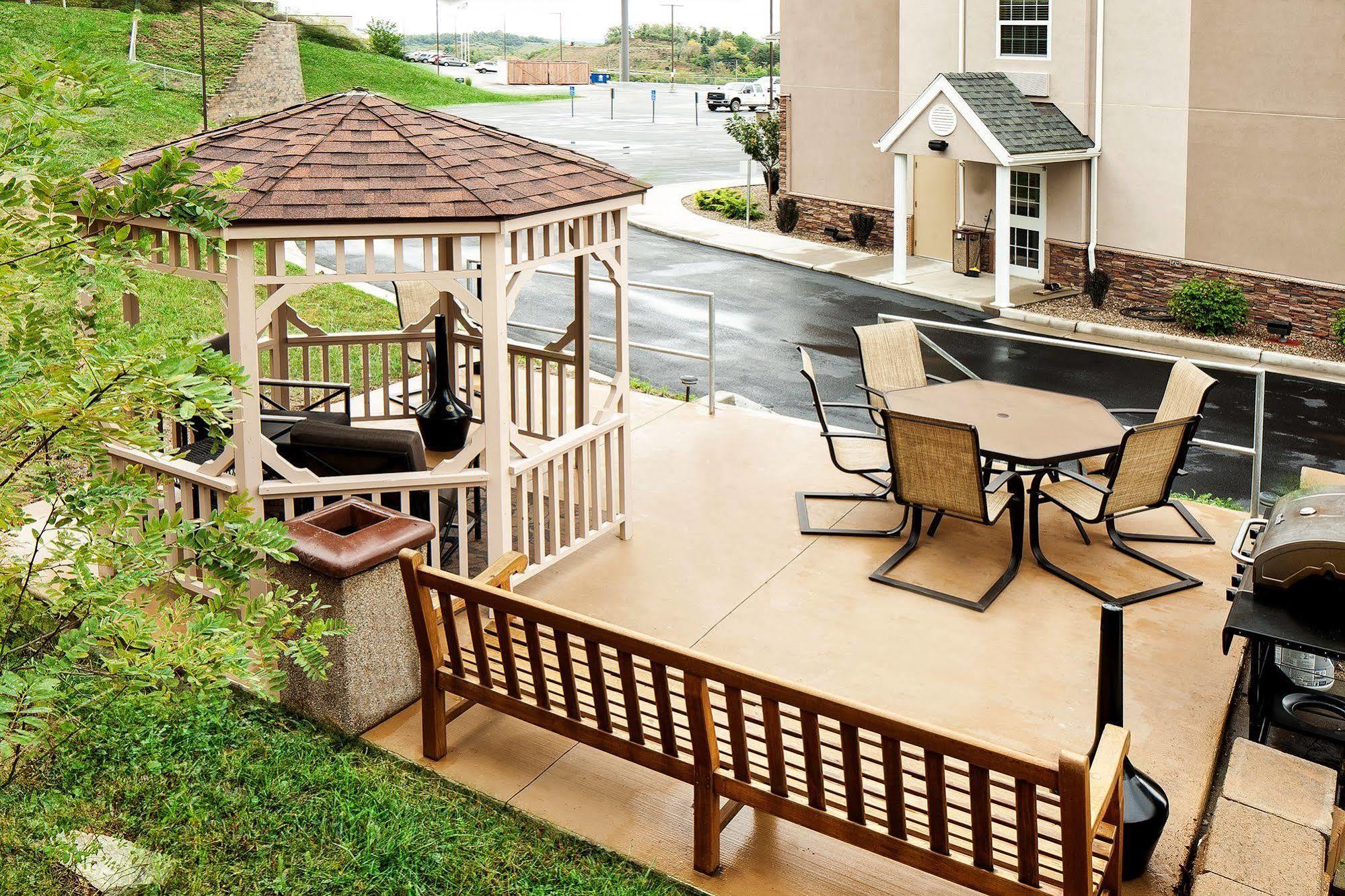 Microtel Inn & Suites By Wyndham St Clairsville - Wheeling St. Clairsville Exteriör bild